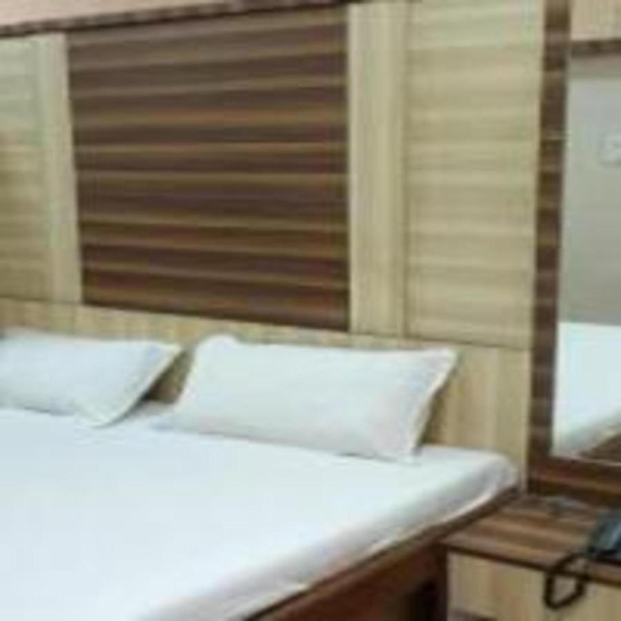 Carnival Hotel Пюн Екстериор снимка
